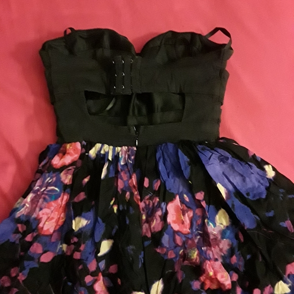 Charlotte Russe Floral strapless dress - Picture 11 of 14